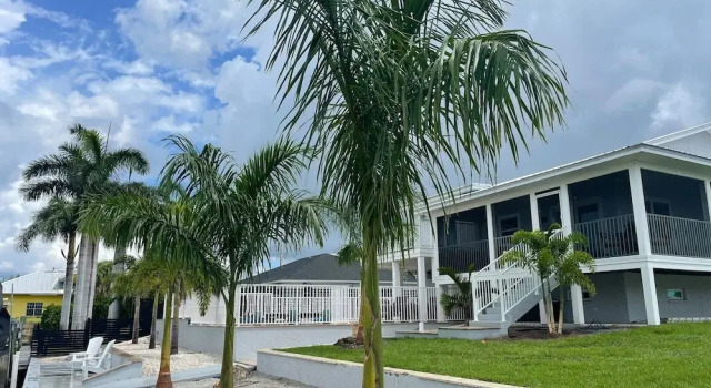Коттедж Englewood 3 Bedroom Private Pool+Spa Canal on Lemon Bay Home 3 Home