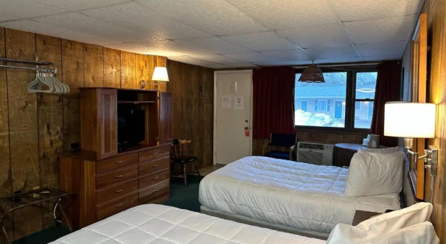 Четырёхместный номер Standard Maple Leaf Inn Lake Placid