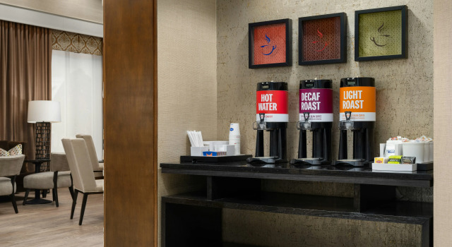 Hampton Inn & Suites Orlando/Downtown South - Medical Center, Забронировать Отель Орландо Диснейуорлд Орландо, рядом с Wells Built Museum of African American History