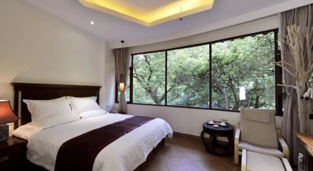 Номер Standard Guilin Crystal Crescent Moon Hotel