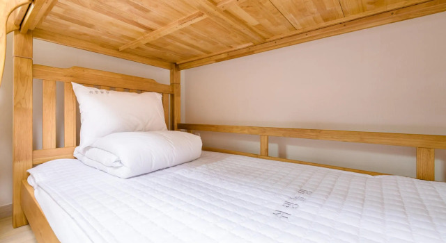 Кровать в общем номере Swimeong Nolmeong Guesthouse