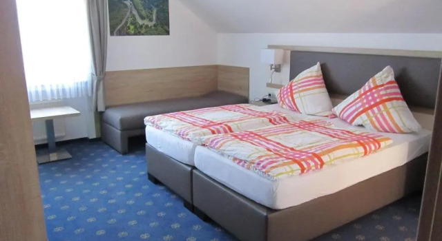 Номер Standard Hotel zur Burg Nürburg Large car park