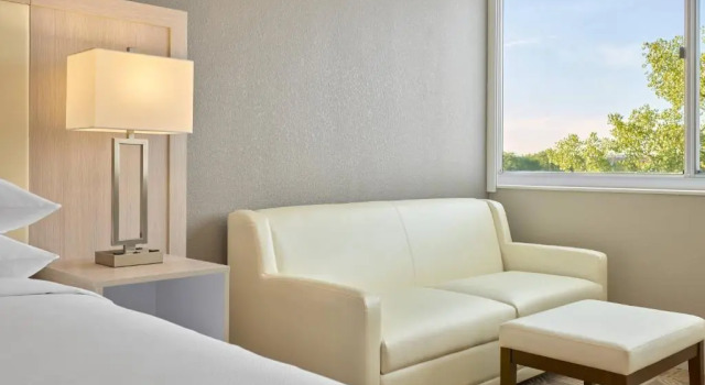 Двухместный номер Standard Delta Hotels by Marriott Chicago Willowbrook