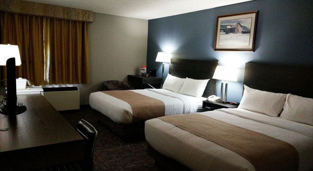 Crestwood Hotel, Book Hotel Hoteller i Hinton med parkering, Parkering