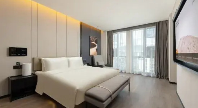 Полулюкс Shannan Baicheng Railway Station Yajiang Tianjie Atour Hotel