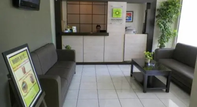 RedDoorz @ Jalan Sriwijaya Semarang, Varaa Hotelli Semarang Central Java, lähellä Entertainment Plaza
