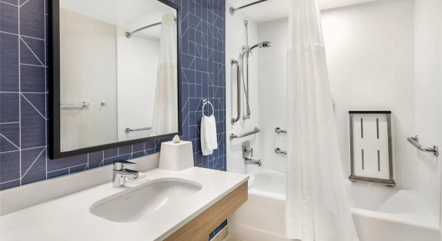 Двухместный номер Standard Spark By Hilton Roanoke Airport