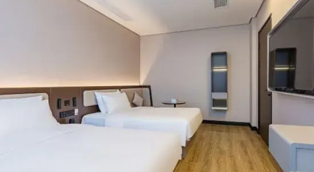 Люкс HanTing Hotel (Xiantao Qiangou Stadium)