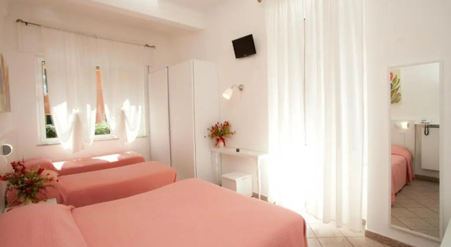 Четырёхместный номер Standard Hotel Lydia