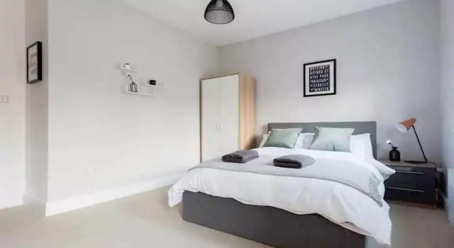 Amazing Modern 2 Bedroom Apartment in Zone 1!, Varaa Huoneisto Asunnot kohteessa Merseyside, Huoneisto