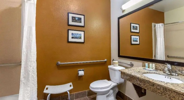 Номер Standard Quality Suites Addison-Dallas
