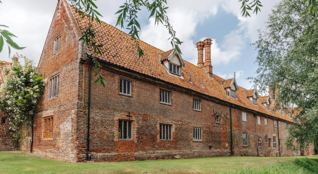 Lavish Tudor Estate Gardens - Sleeps 25, Boek Villa Hotels in Norfolk met parkeren, Parkeren