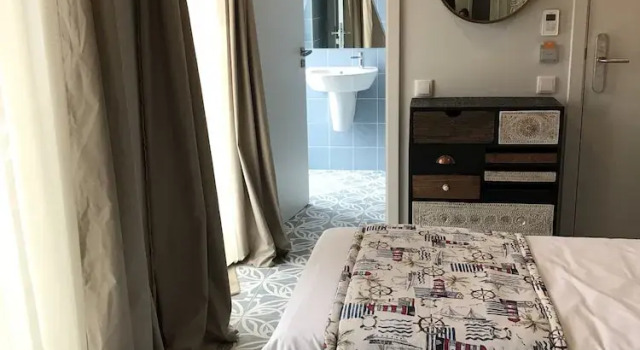 Одноместный люкс Royal Beach Hostel