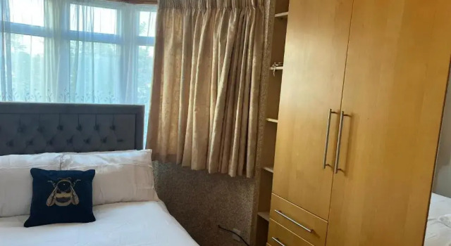 TJ Homes, Book Bed and Breakfast Hoteller i Hillingdon med morgenmad, Morgenmad
