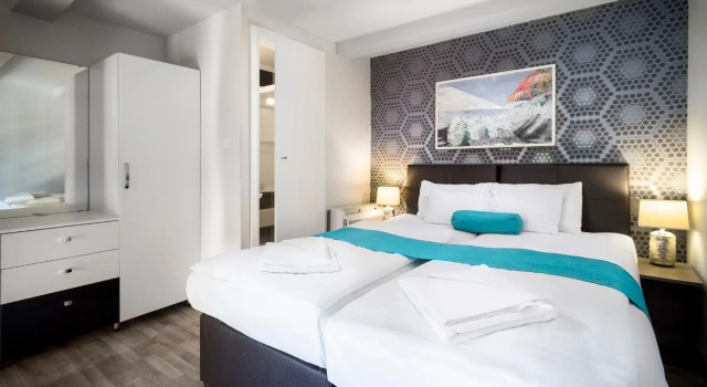 Hotel Mika Downtown