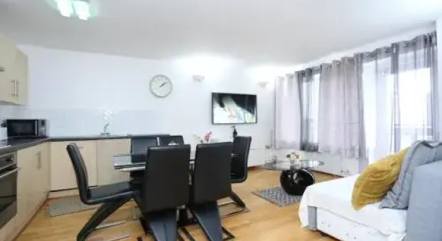 Gorgeous 2 Bathroom Woolwich