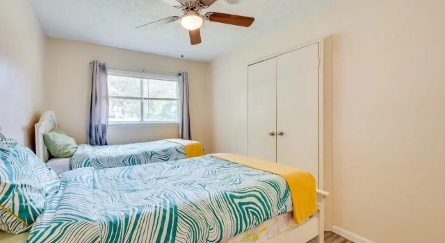 Quiet Columbus Home w/ Private Deck & Grill!, Boek Vakantiehuis Hotels in Georgia met parkeren, Parkeren