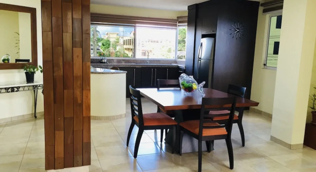 Двухместные апартаменты Deluxe с балконом и с видом на город Hotel Katarma Galapagos