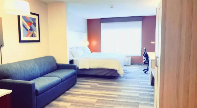 Люкс Holiday Inn Express Hotel & Suites Logansport by IHG