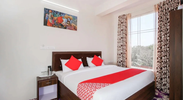 Люкс Deluxe OYO 35787 Hotel Lotus