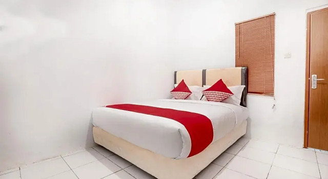 Номер Standard RedDoorz near Esa Unggul University Jakarta Campus