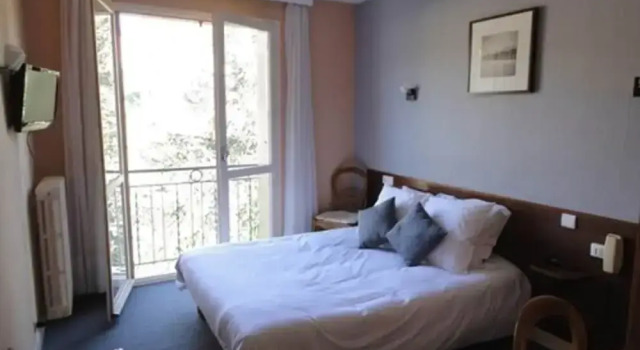 Номер Comfort Logis Hôtel AMBROISE