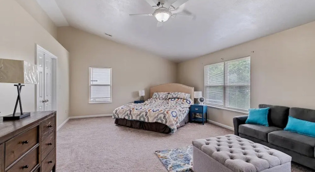 Incredibly Spacious Carmel Home With Fully Equipped Kitchen - 4700 Sq Ft! Sleeps 15! Pet Friendly! 6 Bedroom Home by RedAwning, Reserva ahora Casa o chalet Carmel Highlands Indiana