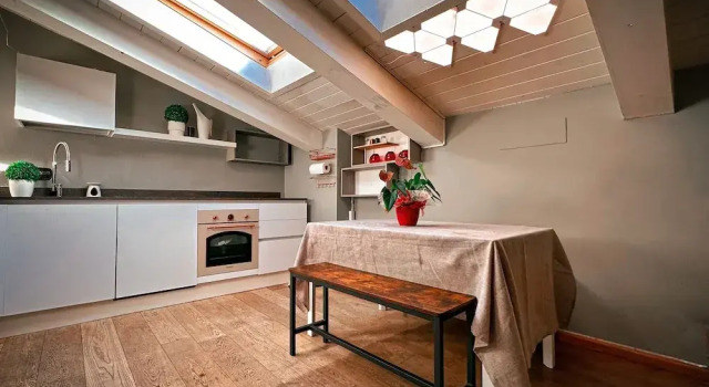Room in Apartment - The Sweet Attic of Lu in the Historic Center, Забронировать Апартаменты/квартира Апартаменты Равенны, рядом с Базилика Св. мученика Виталия, Апартаменты/квартира