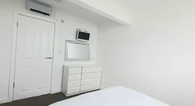 Апартаменты The Charlton - Sea Front Apartments & Studio Rooms