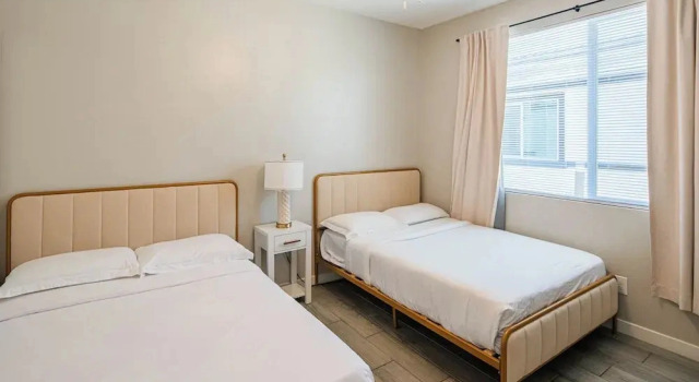 The One Luxury Stay with Pool and Gym, Book Hotel Glendale 