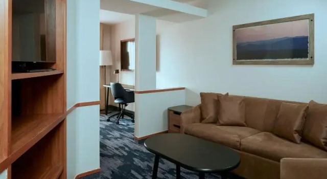 Четырёхместный люкс Executive Fairfield Inn and Suites San Bernardino