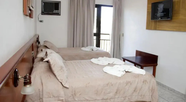 Трёхместный номер Deluxe с видом на озеро Royal Inn Hotel