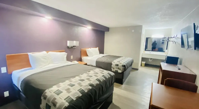 Номер Economy Executive Inn