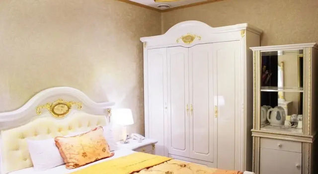 Gold Boutique Rustaveli, Забронировать Бутик-отель Бутик-отели Тбилиси, рядом с Tеатр имени Шота Руставели, Бутик-отель