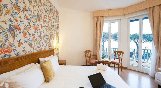 Трёхместный полулюкс с балконом и с видом на море LVG Hotel Collection - Majestic