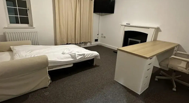 Коттедж с балконом Stunning 5-bed House in Peterborough, Host 15 g
