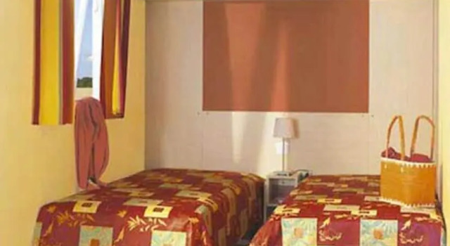 Коттедж Comfort с 2 комнатами Camping Domaine du Lac de Miel