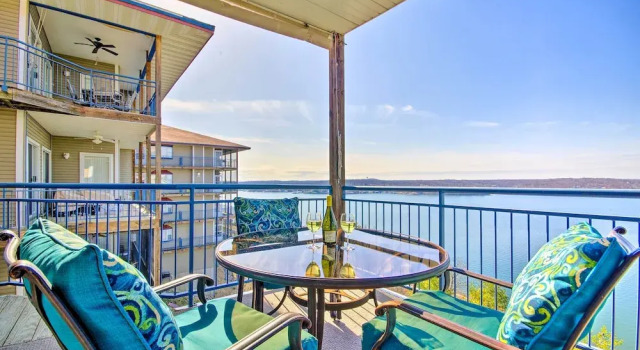 Апартаменты Family Condo w/ Views & Pool Access in Lake Ozark!
