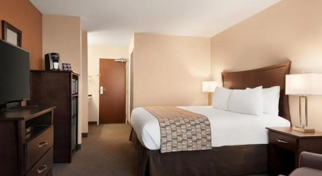 Номер Standard Travelodge by Wyndham Pincher Creek