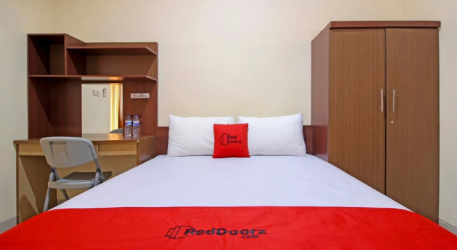 Люкс RedDoorz near Hartono Mall 3