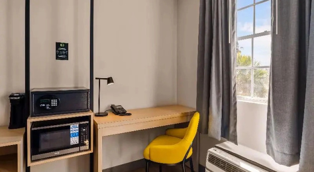 Люкс Deluxe B&B HOTEL Jacksonville Airport - Newly Renovated