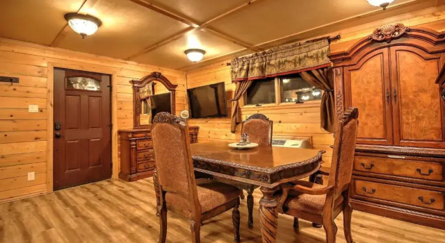 Студия Deluxe Yellowstone Gateway Inn