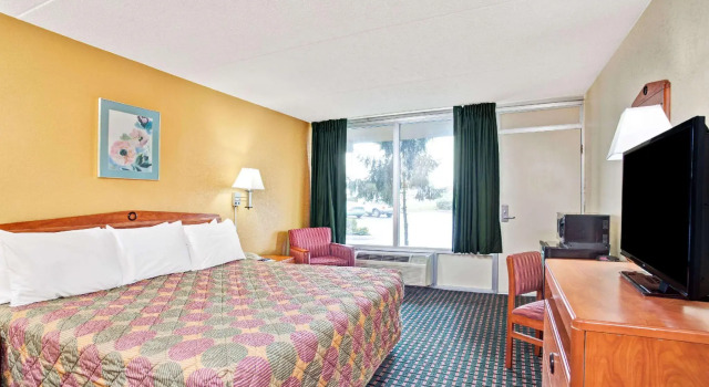 Двухместный номер Standard Days Inn by Wyndham Clarksville TN