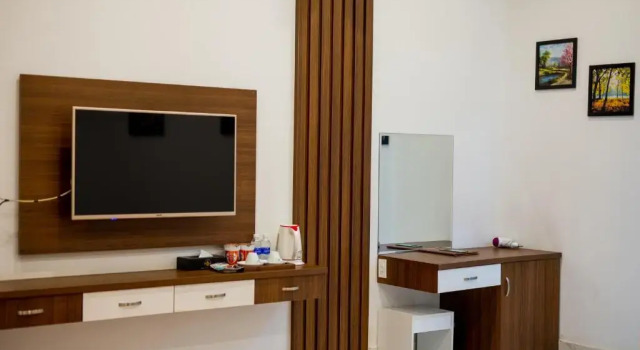 Четырёхместный номер Deluxe Nhat Quang Hotel
