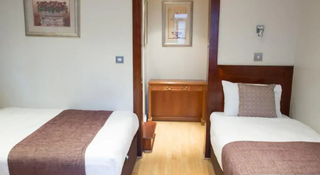 Трёхместный номер Garden View Hotel