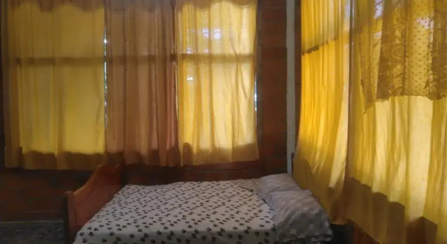 Кровать в общем номере Misahualli Laguna Paikawe B&B