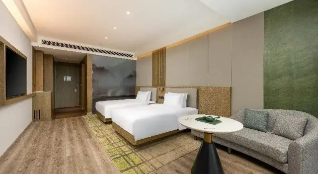 Номер Premium Holiday Inn Jiuhua Mountain Hot Spring by IHG