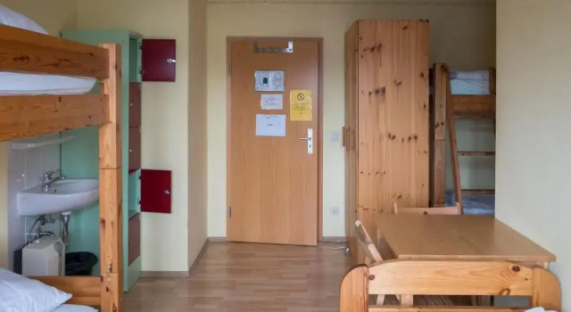 Кровать в общем номере Hostel Louise 20