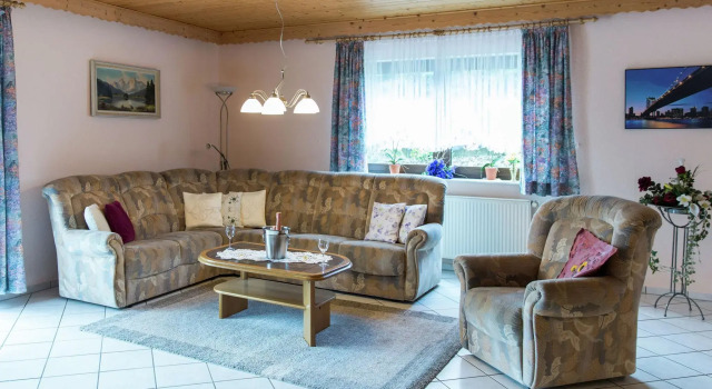 Erdgeschosswohnung in Ruhiger Lage, Varaa Lomakoti Lirstal 