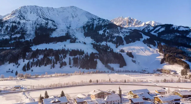 Gastehaus Almhof, Rezerwuj Hotel Hotele w Tyrol z parkingiem, Parking